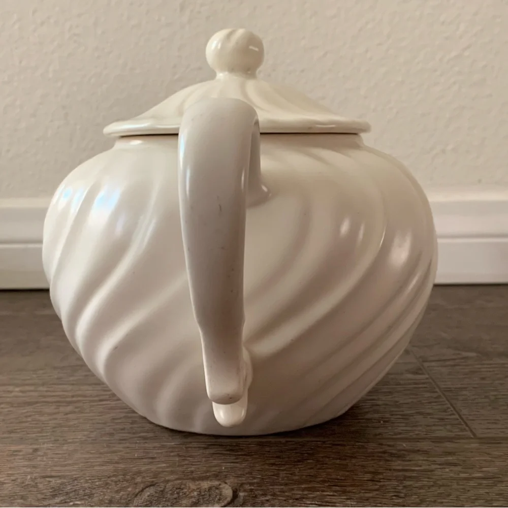Vintage Franciscan Coronado Coffee/Tea Pot off white/Cream